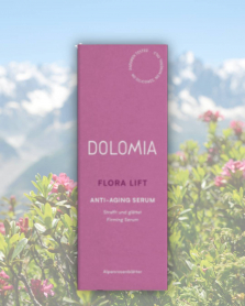 <strong>Frühlings-Tipp: Flora Lift Anti-Age Serum</strong><br /><br />
Frischer Teint nach dem Winter: Das Flora Lift Anti-Age Serum von Dolomia versorgt die Haut mit hochkonzentrierten alpinen Pflanzenwirkstoffen aus Alpenrose, Kornblume und Löwenzahn. Die leichte, schnell einziehende Textur wirkt gezielt, lässt die Haut glatter erscheinen und schenkt dem Teint neue Frische und Strahlkraft. Als Wirkstoff-Booster unter der Tagescreme unterstützt es die Haut dabei, wieder vitaler und ebenmäßiger zu wirken – ideal für die Pflege im Frühling.